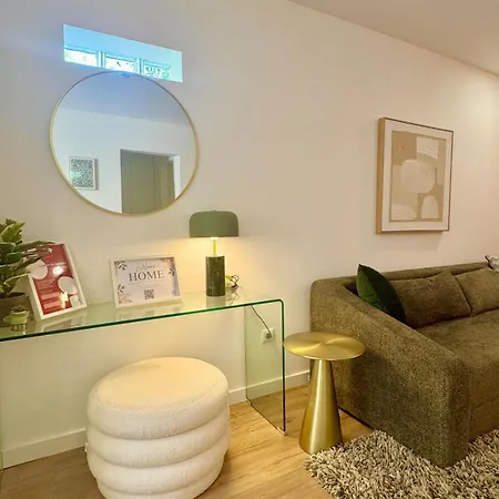 Apartament Old - Tiny House & Luxury Garden By Mymoradia *