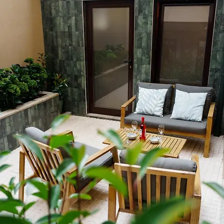 Lili's Garden Priv Terrace Two Flats Laundry By Mymoradia Appartement